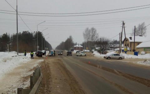 В Сыктывкаре автоледи влетела в «Шкоду», есть пострадавшие (фото)