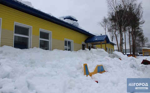 Появились фото из детсада под Сыктывкаром, где детей завалило снегом