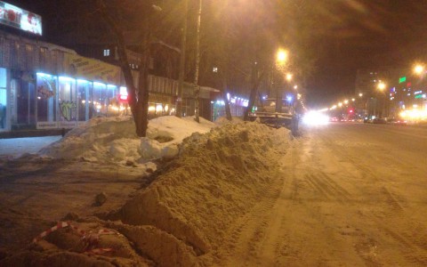 В Сыктывкаре с улицы Коммунистической вывезли весь снег