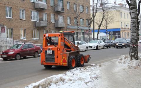 За два дня из Сыктывкара вывезли свыше семи тысяч кубометров снега (фото)
