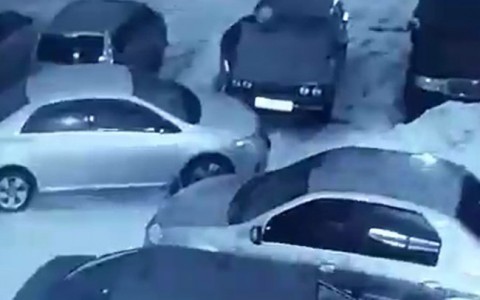 Дерзкая автомобильная кража в Сыктывкаре попала в объектив камеры (видео)