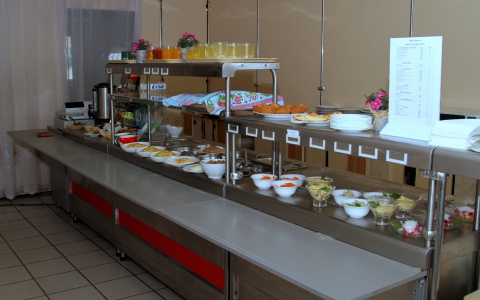 В одной из школ Коми больной повар кормил детей просроченными продуктами