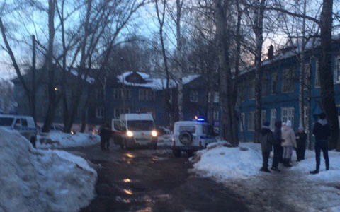 В Сыктывкаре полицейские искали по дворам парня с ножевым ранением в живот