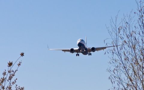 В Коми за многомиллионные долги арестовали самолет