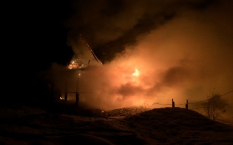 В Коми дотла сгорел дом, есть пострадавшие (фото)