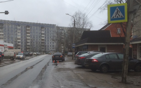 В Сыктывкаре иномарка на пешеходном переходе сбила маленькую девочку (фото)