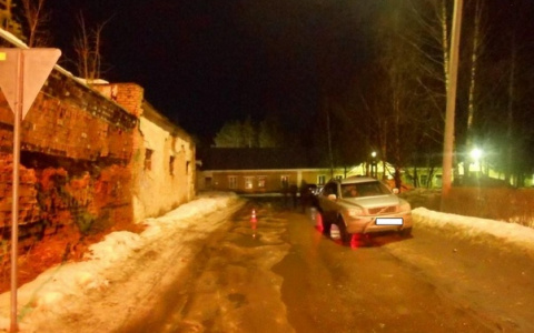 В Коми автоледи сбила пешехода, идущего по обочине (фото)