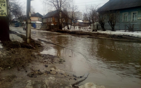 Сыктывкарские «моря»: горожане устали плавать и ремонтировать свои машины