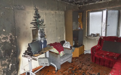 Появились фото эжвинской квартиры, где в пожаре погиб мужчина