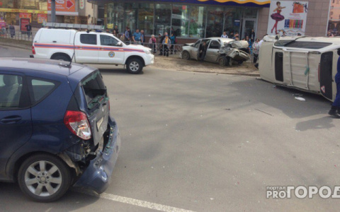 Появились фото с места ужасного ДТП на "кольце" в Сыктывкаре