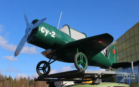 Сыктывкарские мастера в честь Дня Победы сделали модель военного самолета «Су-2»