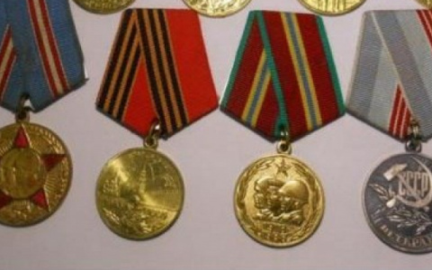 Сыктывкарцы о парне, который обменивает медали прадеда-ветерана на телефон: "Деградирующее общество"