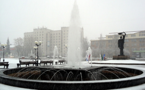 Недолго музыка играла: в Сыктывкаре включили и тут же выключили фонтаны