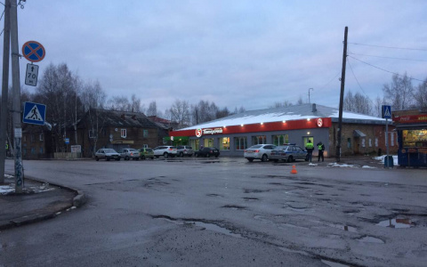 В Сыктывкаре пьяный мужчина на "Митсубиси" сбил ребенка (фото)