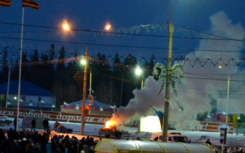 В Усинске в День Победы праздничный салют превратился в пожар (фото)