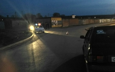 В Сыктывкаре возле крупного ТЦ ВАЗ сбил подростка и скрылся с места ДТП (фото)