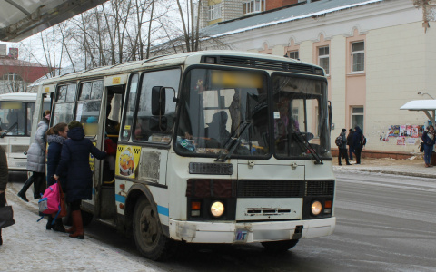 Кондуктор сыктывкарского автобуса обматерила женщину при детях