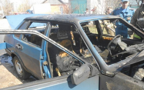 Новости России: в сгоревшем автомобиле найдены тела, а подросток впал в кому после тренировки