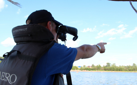 Сыктывкарские полицейские за ночь дважды прокатились в лодке спасателей