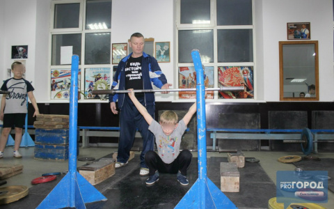 В Сыктывкаре спортсмены-тяжелоатлеты оказались на улице