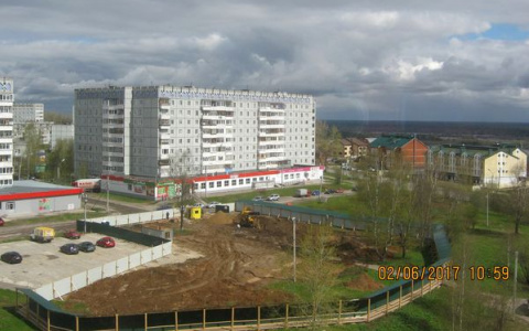 На спорной площадке в Орбите возобновилось строительство, мэрия готовится к суду