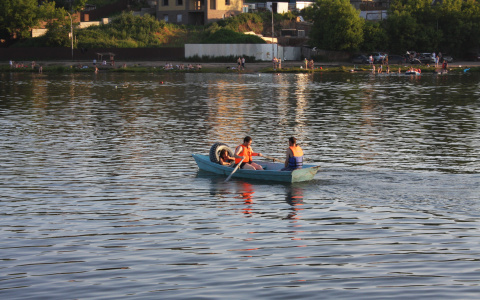 В Коми в одной лодке с трупами перевозили тяжелобольных