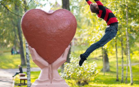 Гороскоп на 13 июня: Тельцов, Стрельцов и Львов ждет любовь, а Овнов - аварии на дороге