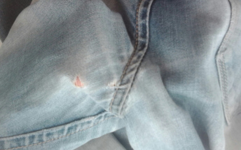 Можно ли сдать в магазин рваные джинсы? Отвечает сыктывкарский эксперт