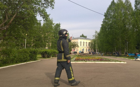 Главную площадь Сыктывкара оцепили экстренные службы