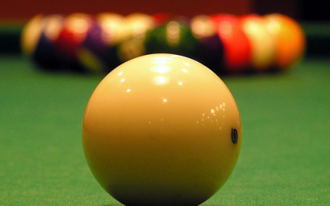 В Сыктывкаре к гинекологам обратилась женщина с бильярдным шаром внутри