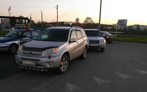В Сыктывкаре Subaru влетела в Toyota RAV4 с трехлетним ребенком внутри (фото)