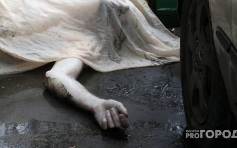 Новости России: ребенка заживо засыпало песком, а в детской коляске нашли труп женщины