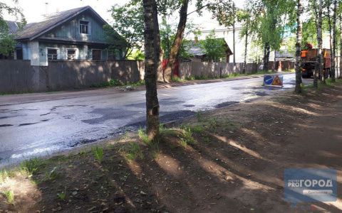 Сыктывкарские дорожники клали асфальт на мокрую дорогу (фото)