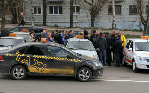 В Коми таксисты преследуют мужчину в духе криминального боевика