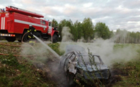 В Коми на трассе подожгли «Шевроле Лачетти»