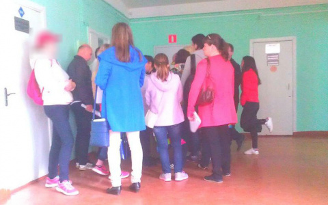 В Сыктывкаре очередь для записи в первый класс не по прописке занимали с ночи