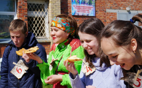 В Коми прошел турнир по скоростному поеданию шанег