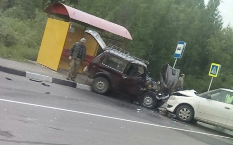 Появились фото и видео с места ДТП в Сыктывкаре, в котором разбились три авто