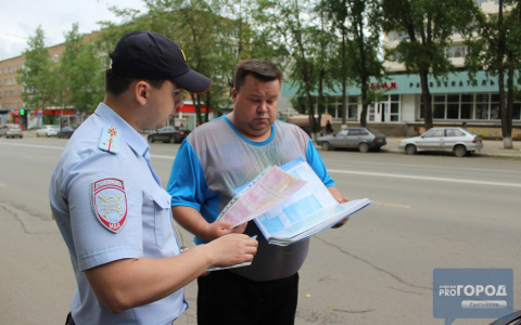 В Сыктывкаре сотрудники ГИБДД проверили таксистов и у всех нашли нарушения (фото, видео)