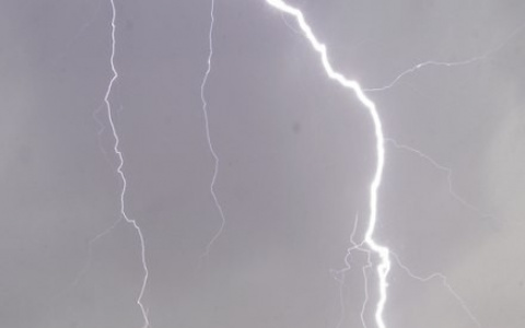 На Сыктывкар надвигаются грозы с порывистым ветром