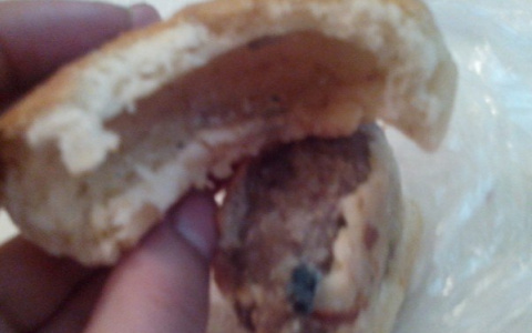 Сыктывкарка купила пирожок с плесенью и накормила им дочь (фото)