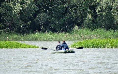 В Коми мужчина уплыл на лодке за водкой и не вернулся