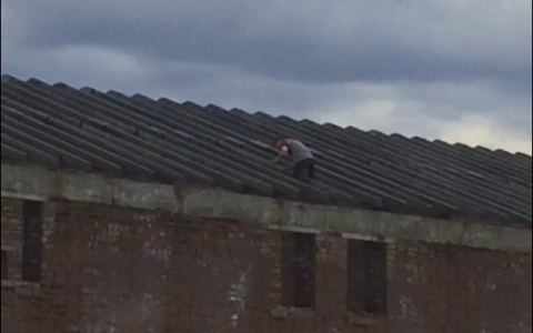 Жители Коми сняли на видео, как дети гуляют по стройке, где ранее умер мальчик