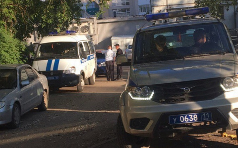 В Сыктывкаре женщина выбросилась в окно, спасаясь от сына-наркомана