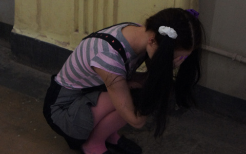 В Коми полицейские сняли с моста пьяную 13-летнюю девочку