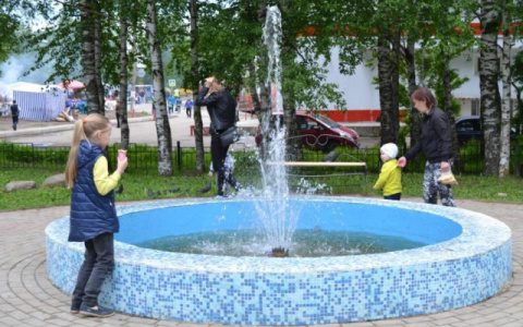 В Коми дети за день разгромили фонтан, который ремонтировался два года