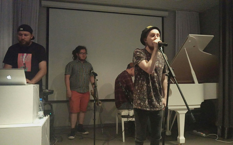 В Сыктывкаре читали матерные стихи про секс, путан и голодную Россию (видео)