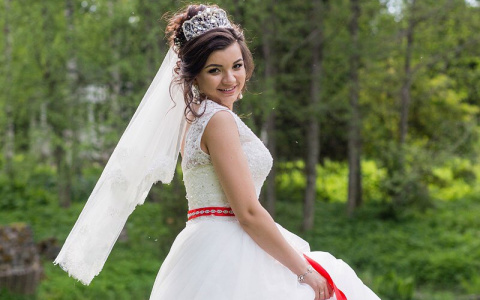 В фотоконкурсе «Самая красивая невеста» на портале PG11.ru появились прекрасные участницы