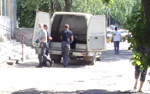 В центре Сыктывкара в подъезде жилого дома найдено тело мужчины