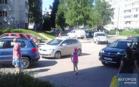 К жилому дому в Сыктывкаре съехались все экстренные службы